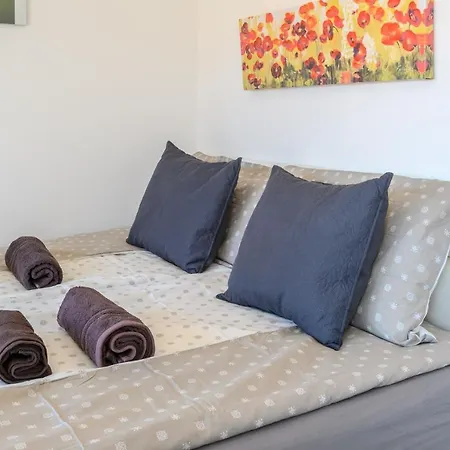 Lelle Marine Voila アパート