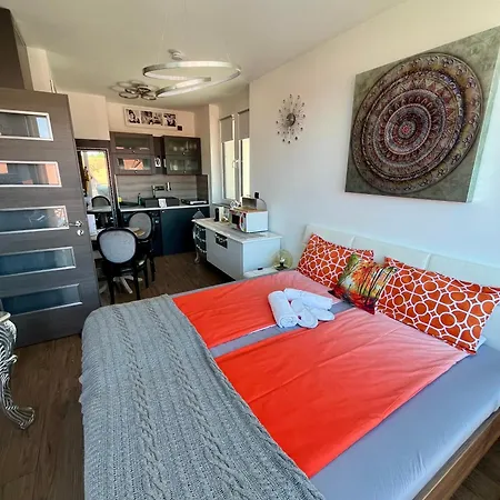 Lelle Marine Voila アパート