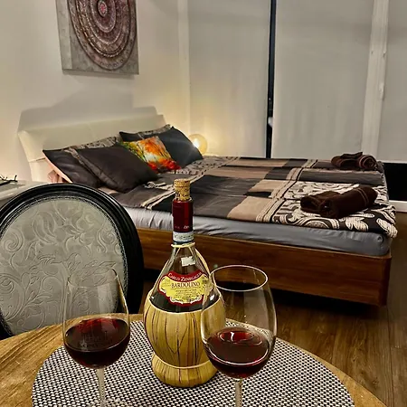 Lelle Marine Voila アパート